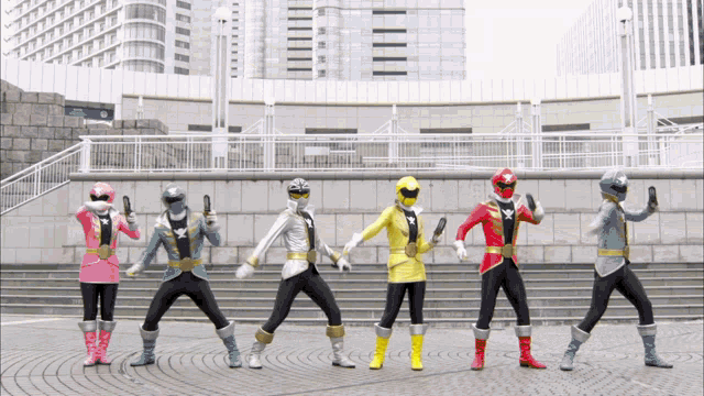 Yellow Ranger Kaizoku Sentai Gokaiger GIF - Yellow Ranger Kaizoku Sentai Gokaiger Gokaiger GIFs
