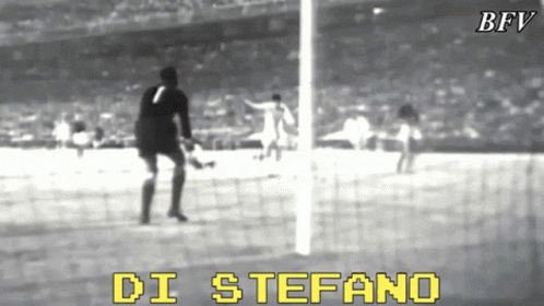 Alfredo Di Stefano Real Madrid GIF - Alfredo Di Stefano Di Stefano Real Madrid GIFs