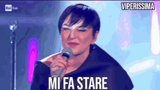 a woman singing into a microphone with the words " mi fa stare " above her
