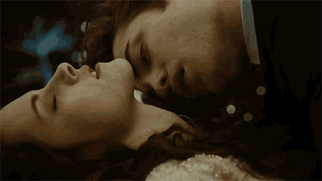 Kiss Neck Edward Cullen GIF - Kiss Neck Edward Cullen Robert Pattinson GIFs