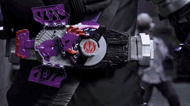 a person wearing a purple and orange belt with the letter m on it