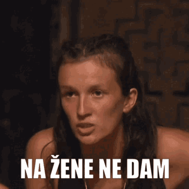 a woman says na zene ne dam in front of a dark background