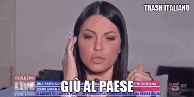 a woman is talking on a television screen with the words trash italiano on the bottom
