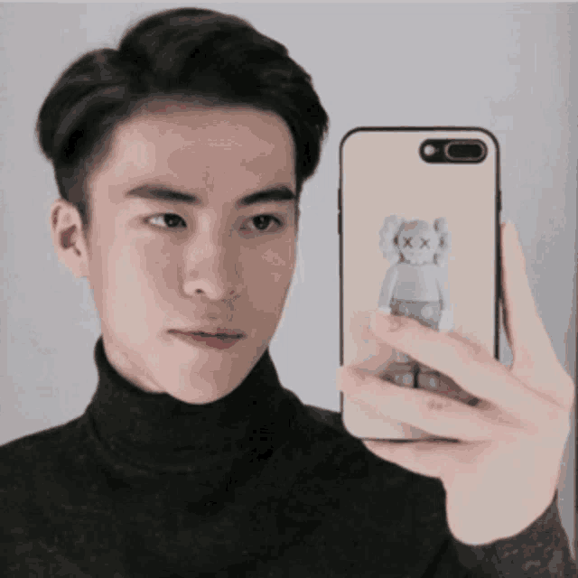 Nguyen Quang Hung Selfie GIF - Nguyen Quang Hung Selfie Mirror GIFs
