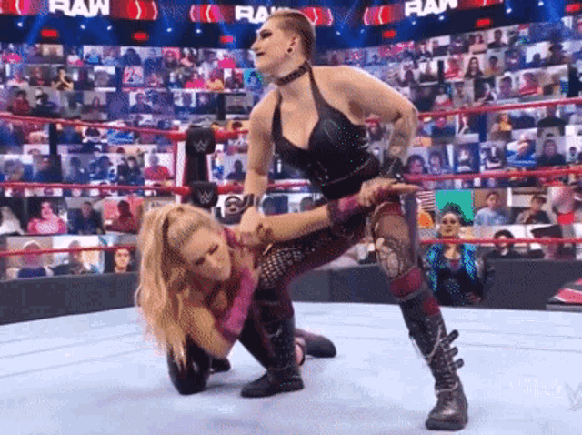 Rhea Ripley Wrestling GIF - Rhea Ripley Wrestling Strong GIFs