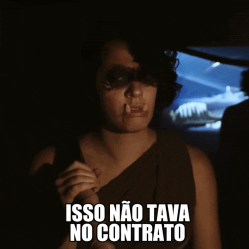 a woman in a dark room with the words isso nao tava no contrato below her
