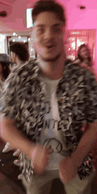 a blurry photo of a man wearing a shirt that says ' infinite ' on it