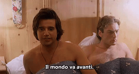 Vacanze Di Natale 2000 Christian De Sica Il Mondo Va Avanti Non Ti Preoccupare Okay Ok GIF - Life Goes On Don T Worry Bed GIFs