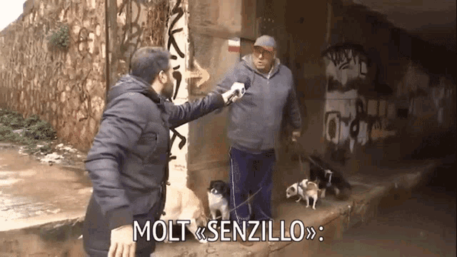 a man talking to another man with the words molt senzallo