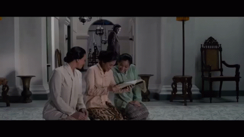 Kartini Film GIF - Woman Reading Studying GIFs