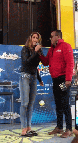 Lucero On Stage GIF - Lucero On Stage Interview GIFs