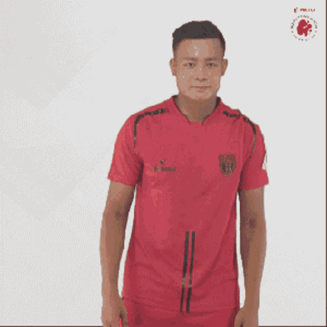 a man wearing a red shirt that says ' i 'm a ' on it