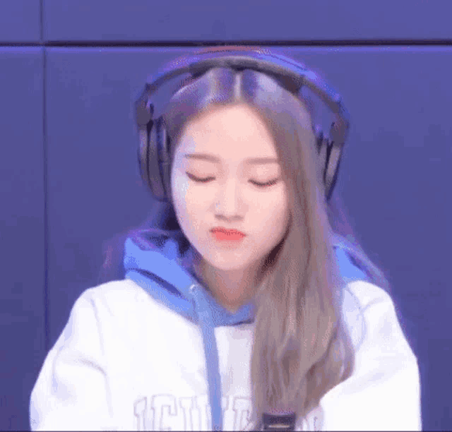 Gowon Laugh GIF - Gowon Laugh Loona GIFs