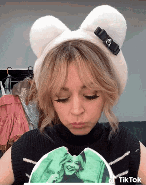 Lindsey Stirling Cookie GIF - Lindsey Stirling Cookie Hungry GIFs
