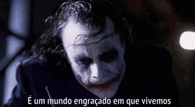 a close up of the joker with the words e um mundo engraçado em que vivemos
