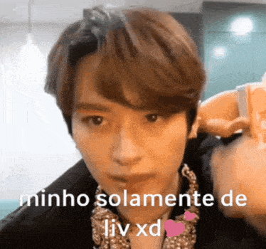 a close up of a person 's face with the words minho solamente de liv xd on it