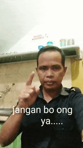 a man giving the middle finger with the words jangan bo ong ya on the bottom