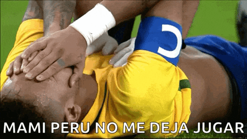 a soccer player laying on the ground with the words mami peru no me deja jugar below him