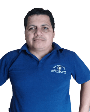 a man is wearing a blue shirt that says arroz cia ltda
