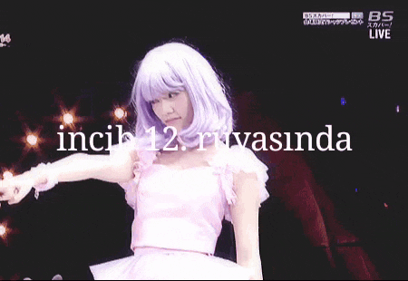 a woman with purple hair is on a tv screen with the words incib 12 ruyasinda