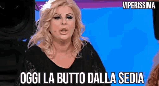 a woman with blonde hair and a black shirt says oggi la butto dalla sedie
