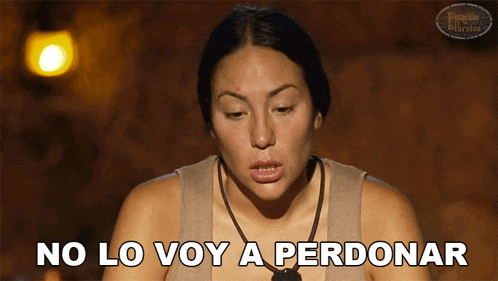 a woman says " no lo voy a perdonar " in a dark room