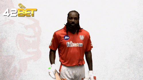 a man in a red shirt that says jio