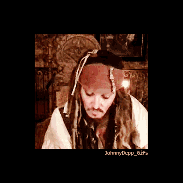 Johnny Depp Captain Jack Sparrow GIF - Johnny Depp Captain Jack Sparrow Smile GIFs