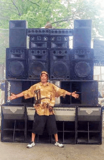 a man is standing in front of a stack of speakers that say carvin vegas