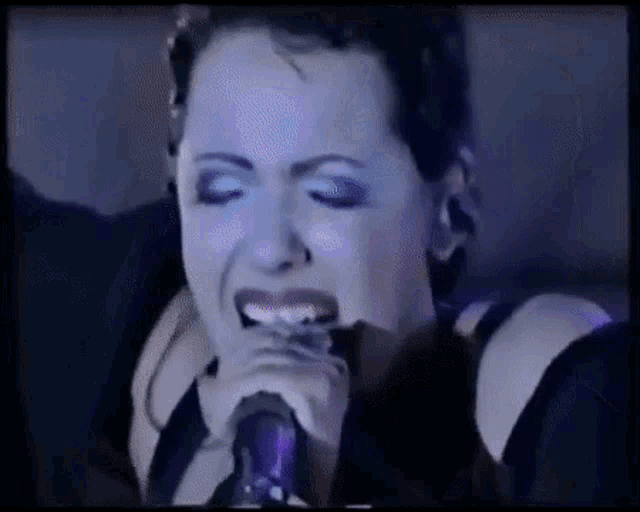 Antonella Ruggiero Sing GIF - Antonella Ruggiero Sing Concert GIFs