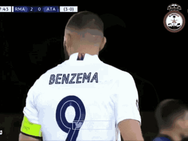 a soccer player with the name benzema on the back of his shirt