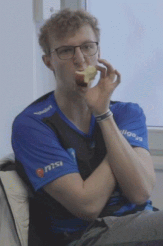 Autophil Eating GIF - Autophil Eating Apple GIFs