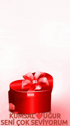 a red heart shaped box with the words kumsal ugur seni çok seviyorum written on it