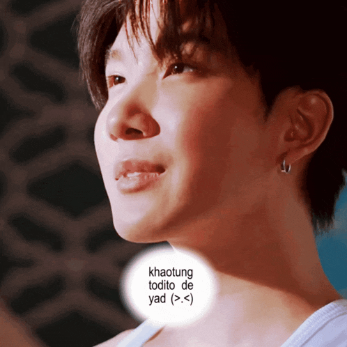 a close up of a man 's face with a circle around his neck that says khaotung todito de