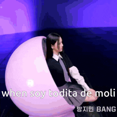 a woman is sitting in a pink chair with the words " when soy todita de moll " written on the bottom