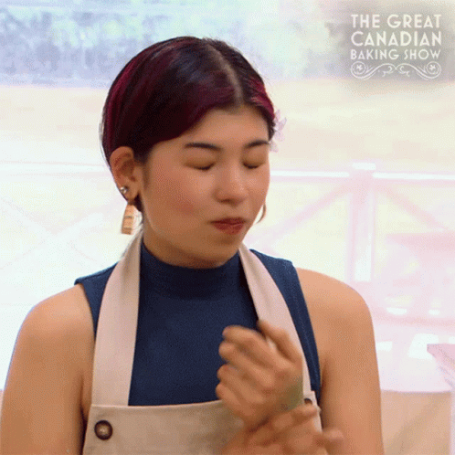 Scared Lauren GIF - Scared Lauren The Great Canadian Baking Show GIFs