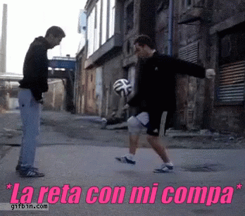 Muchachos Haciendo Reta En La Calle GIF - Reta Futbol Compas GIFs