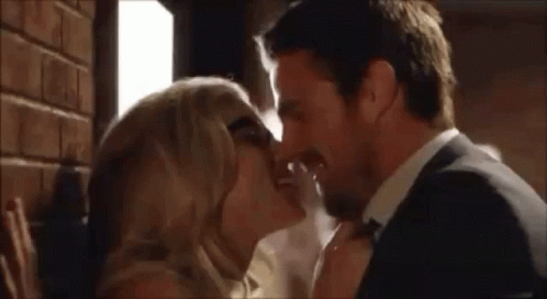 Oliver And Felicity Olicity GIF - Oliver And Felicity Olicity Stemily GIFs