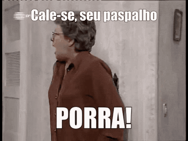 a woman in a brown shirt is standing in front of a door and says porra !