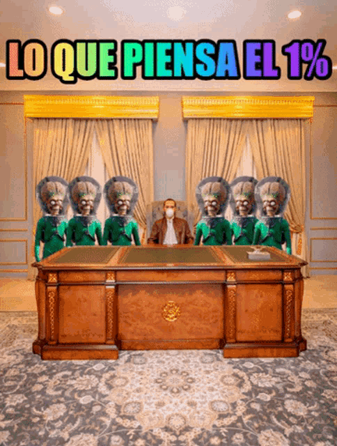 a man sitting at a desk with a bunch of green aliens on his head and the words lo que piensa el 1% above him