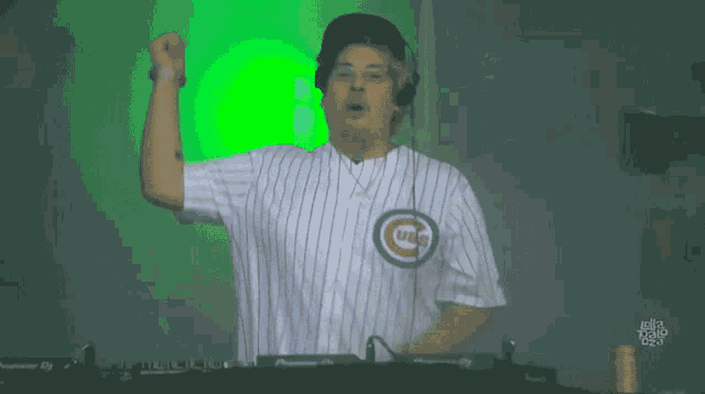 a man wearing a chicago cubs baseball jersey