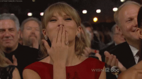 Taylor Swift Kisses GIF - Taylor Swift Kisses Awards GIFs