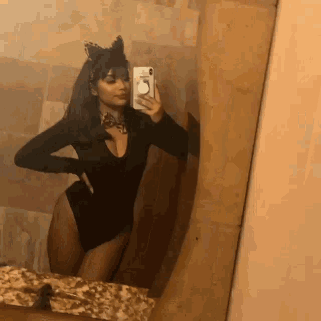 Elenacorpeno GIF