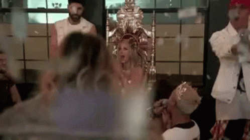 Ariana Madix Pumprules Queen Birthday Party GIF - Ariana Madix Pumprules Queen Birthday Party Confettis GIFs