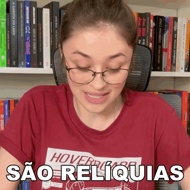 a woman wearing glasses and a t-shirt that says hovercar sao reliquias