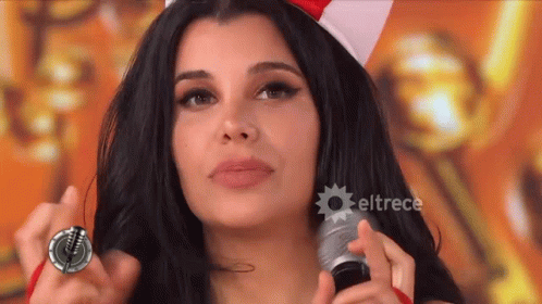 Hacer Chonguitos Charlotte Caniggia GIF - Hacer Chonguitos Charlotte Caniggia Cantando2020 GIFs