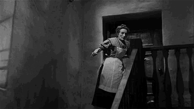 Running Away Jenny Hall GIF - Running Away Jenny Hall The Invisible Man GIFs