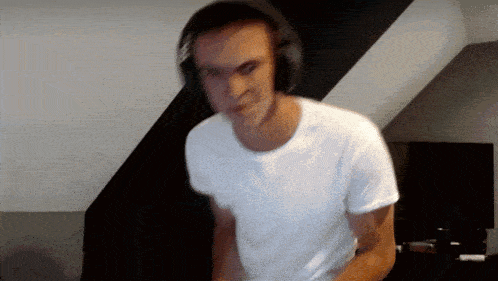 a blurry picture of a man wearing headphones and a white t-shirt