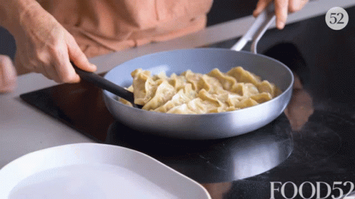 Cooked Gyoza Food52 GIF - Cooked Gyoza Food52 Out Of The Pan GIFs
