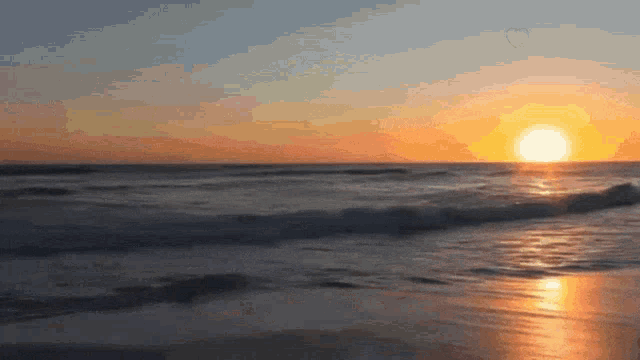 Aesthetic Sunset GIF - Aesthetic Sunset Waves GIFs